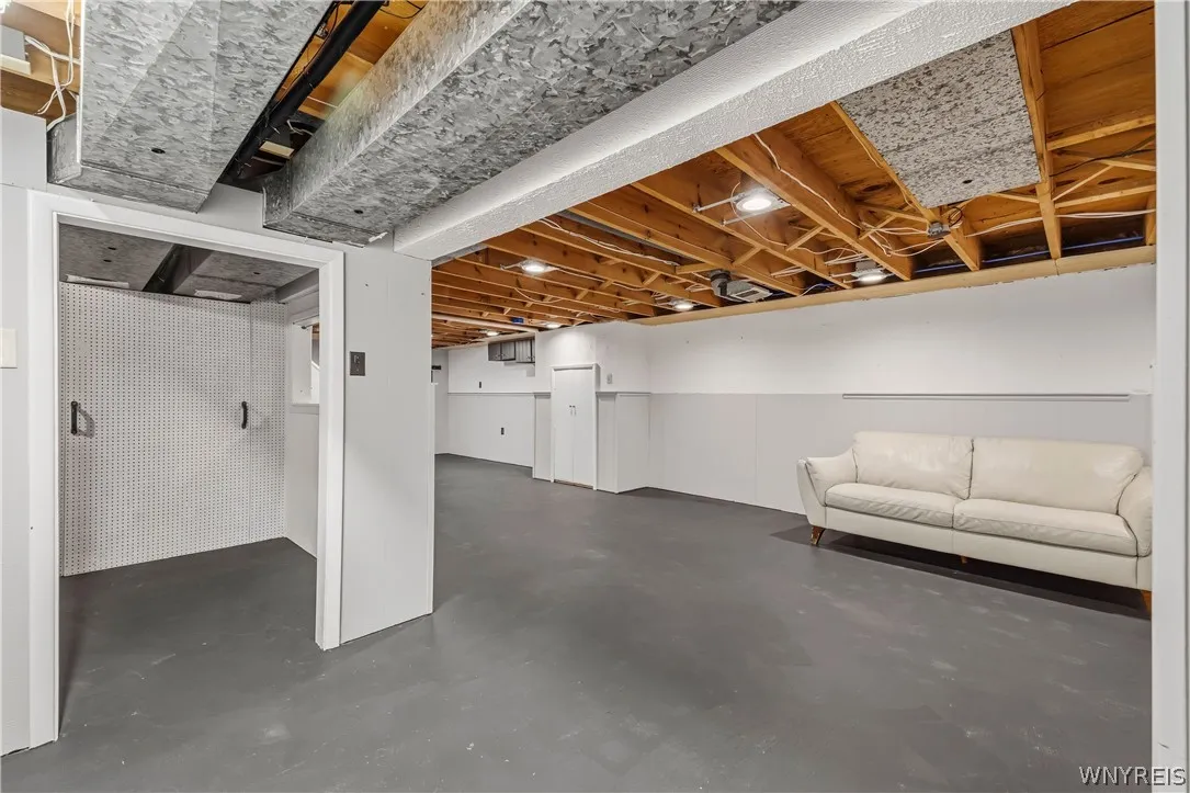 1394 99th St, Niagara Falls, New York 14304, Niagara Falls, New York 14304, 3 Bedroom Bedrooms, 8 Room Rooms,2 BathroomBathrooms,Residential,For Sale,1394 99th St, Niagara Falls, New York 14304,0,B1724178
