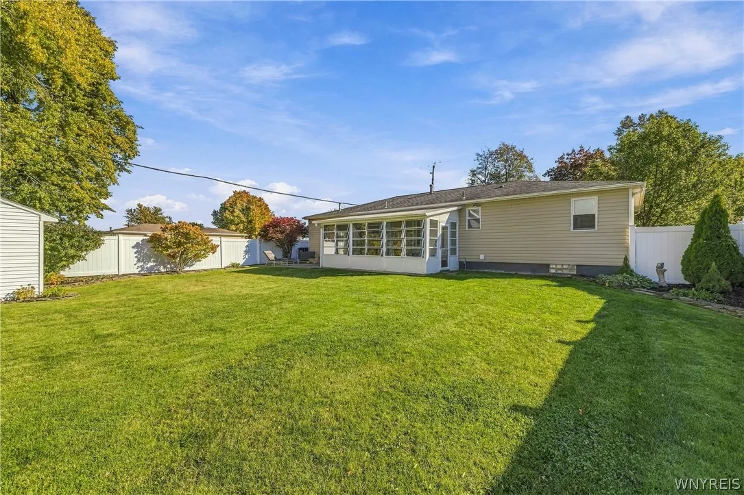 1394 99th St, Niagara Falls, New York 14304, Niagara Falls, New York 14304, 3 Bedroom Bedrooms, 8 Room Rooms,2 BathroomBathrooms,Residential,For Sale,1394 99th St, Niagara Falls, New York 14304,0,B1724178