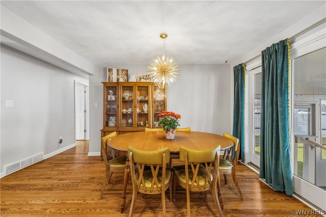 1394 99th St, Niagara Falls, New York 14304, Niagara Falls, New York 14304, 3 Bedroom Bedrooms, 8 Room Rooms,2 BathroomBathrooms,Residential,For Sale,1394 99th St, Niagara Falls, New York 14304,0,B1724178