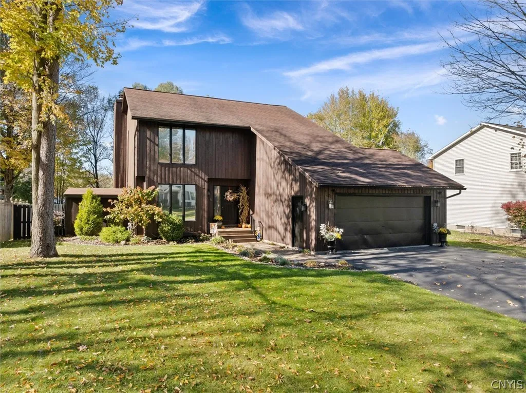 15 Stanhope Court, New Hartford, New York 13413, New Hartford, New York 13413, 4 Bedroom Bedrooms, 8 Room Rooms,2 BathroomBathrooms,Residential,For Sale,15 Stanhope Court, New Hartford, New York 13413,0,S1724416