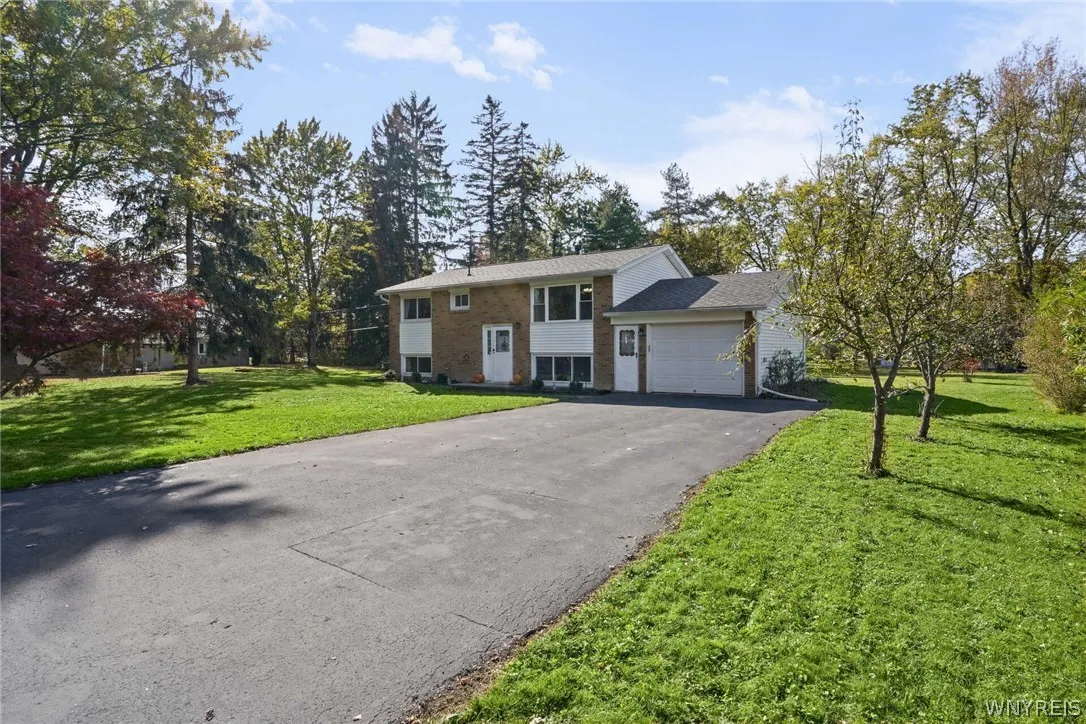 7132 Parkside Drive, Boston, New York 14075, Boston, New York 14075, 4 Bedroom Bedrooms, 10 Room Rooms,2 BathroomBathrooms,Residential,For Sale,7132 Parkside Drive, Boston, New York 14075,0,B1723522
