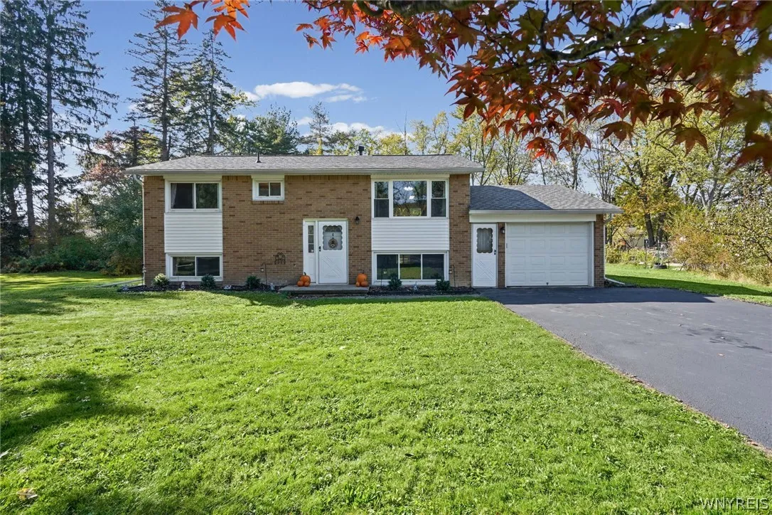 7132 Parkside Drive, Boston, New York 14075, Boston, New York 14075, 4 Bedroom Bedrooms, 10 Room Rooms,2 BathroomBathrooms,Residential,For Sale,7132 Parkside Drive, Boston, New York 14075,0,B1723522
