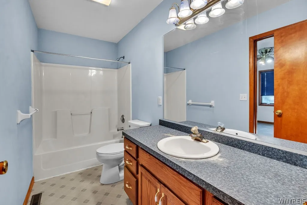 398 University Avenue, Tonawanda, New York 14223, Tonawanda, New York 14223, 2 Bedroom Bedrooms, 5 Room Rooms,1 BathroomBathrooms,Residential,For Sale,398 University Avenue, Tonawanda, New York 14223,0,B1723692