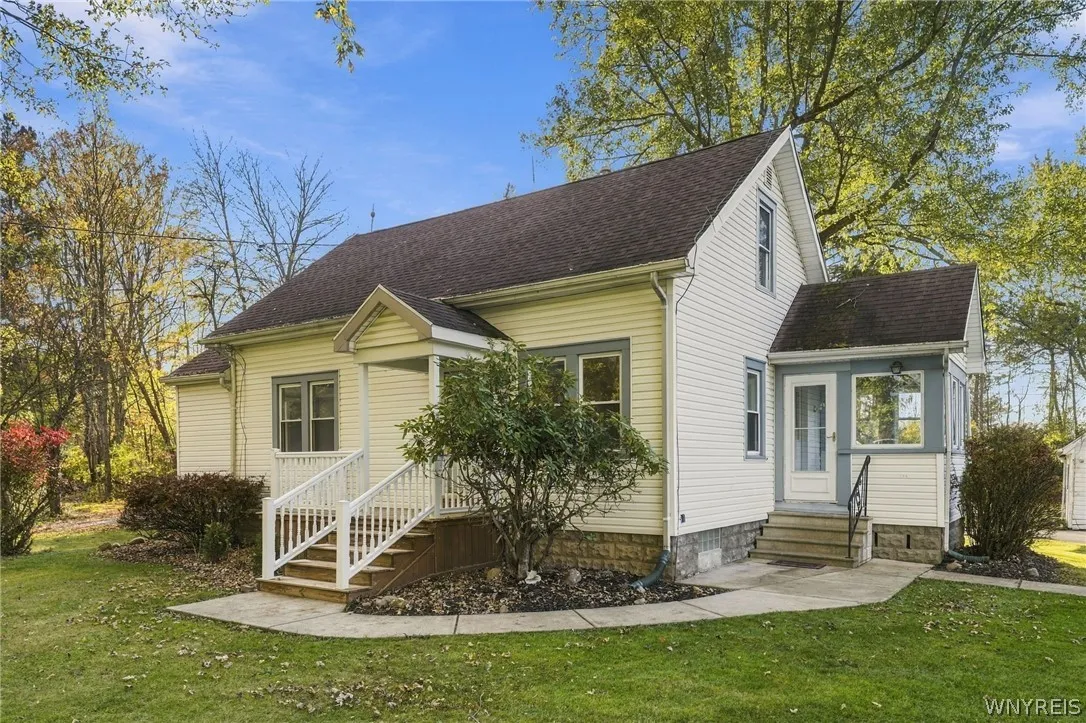 3600 Transit Road, Orchard Park, New York 14127, Orchard Park, New York 14127, 3 Bedroom Bedrooms, 8 Room Rooms,1 BathroomBathrooms,Residential Lease,For Rent,3600 Transit Road, Orchard Park, New York 14127,0,B1724606