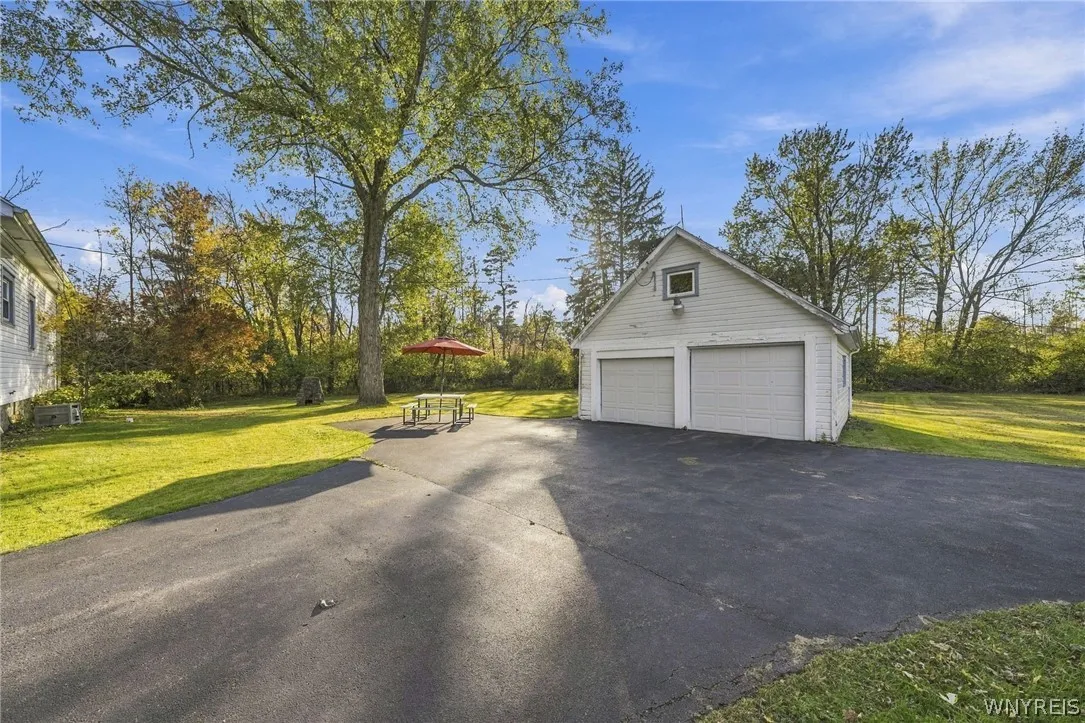 3600 Transit Road, Orchard Park, New York 14127, Orchard Park, New York 14127, 3 Bedroom Bedrooms, 8 Room Rooms,1 BathroomBathrooms,Residential Lease,For Rent,3600 Transit Road, Orchard Park, New York 14127,0,B1724606