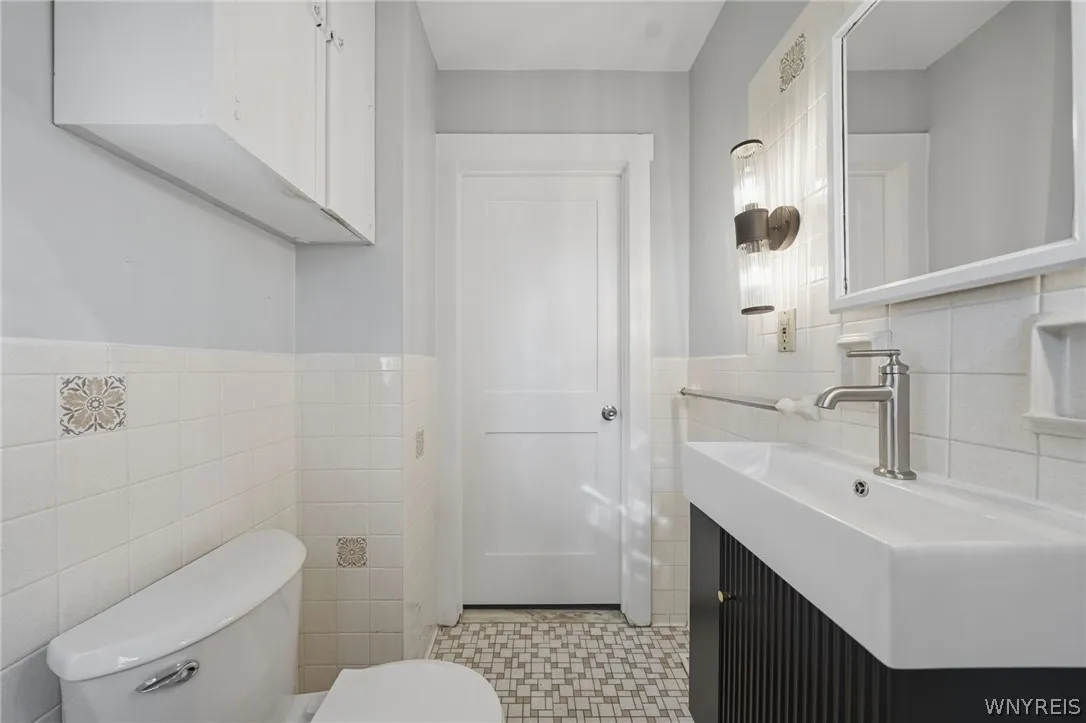 3600 Transit Road, Orchard Park, New York 14127, Orchard Park, New York 14127, 3 Bedroom Bedrooms, 8 Room Rooms,1 BathroomBathrooms,Residential Lease,For Rent,3600 Transit Road, Orchard Park, New York 14127,0,B1724606