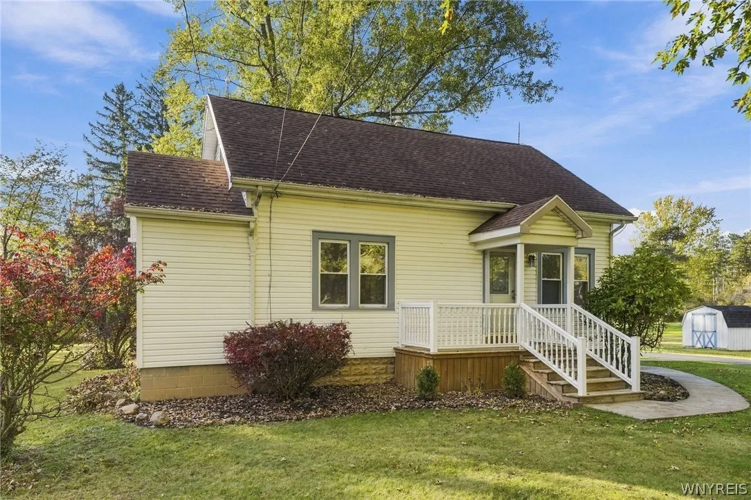 3600 Transit Road, Orchard Park, New York 14127, Orchard Park, New York 14127, 3 Bedroom Bedrooms, 8 Room Rooms,1 BathroomBathrooms,Residential Lease,For Rent,3600 Transit Road, Orchard Park, New York 14127,0,B1724606