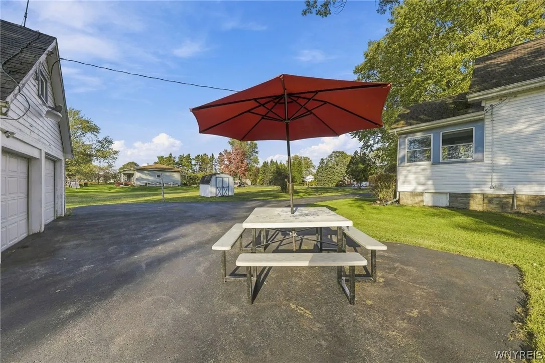 3600 Transit Road, Orchard Park, New York 14127, Orchard Park, New York 14127, 3 Bedroom Bedrooms, 8 Room Rooms,1 BathroomBathrooms,Residential Lease,For Rent,3600 Transit Road, Orchard Park, New York 14127,0,B1724606