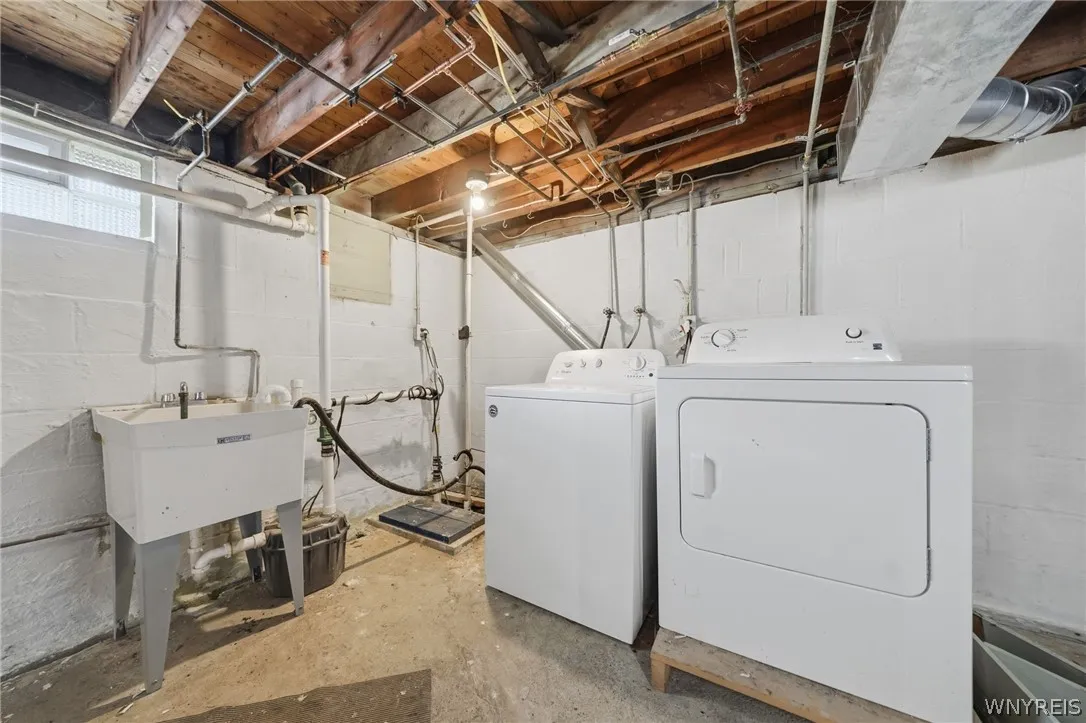 3600 Transit Road, Orchard Park, New York 14127, Orchard Park, New York 14127, 3 Bedroom Bedrooms, 8 Room Rooms,1 BathroomBathrooms,Residential Lease,For Rent,3600 Transit Road, Orchard Park, New York 14127,0,B1724606