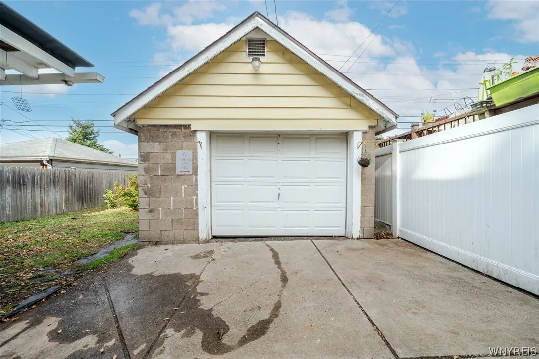 172 Downing Street, Buffalo, New York 14220, Buffalo, New York 14220, 3 Bedroom Bedrooms, 8 Room Rooms,1 BathroomBathrooms,Residential,For Sale,172 Downing Street, Buffalo, New York 14220,0,B1724637