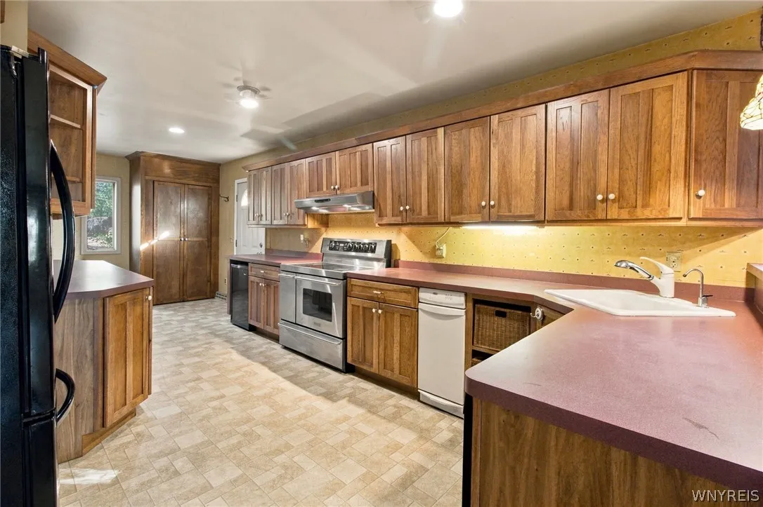 4920 Academy Street, Clarence, New York 14031, Clarence, New York 14031, 3 Bedroom Bedrooms, 6 Room Rooms,1 BathroomBathrooms,Residential,For Sale,4920 Academy Street, Clarence, New York 14031,0,B1724604