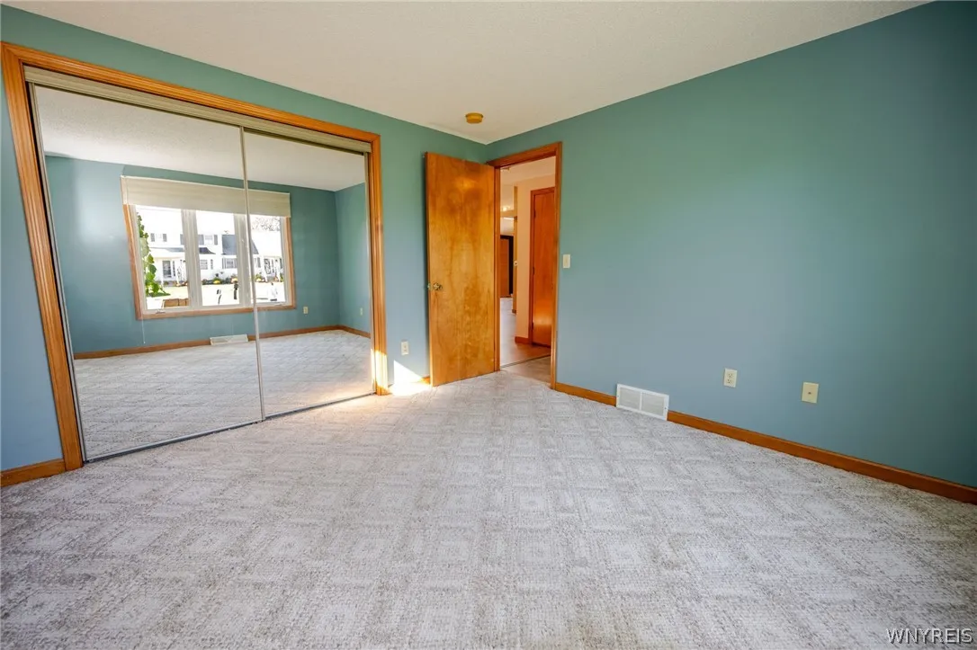 4813 East Highland Parkway, Hamburg, New York 1421, Hamburg, New York 14219, 2 Bedroom Bedrooms, 4 Room Rooms,2 BathroomBathrooms,Residential,For Sale,4813 East Highland Parkway, Hamburg, New York 1421,0,B1723603
