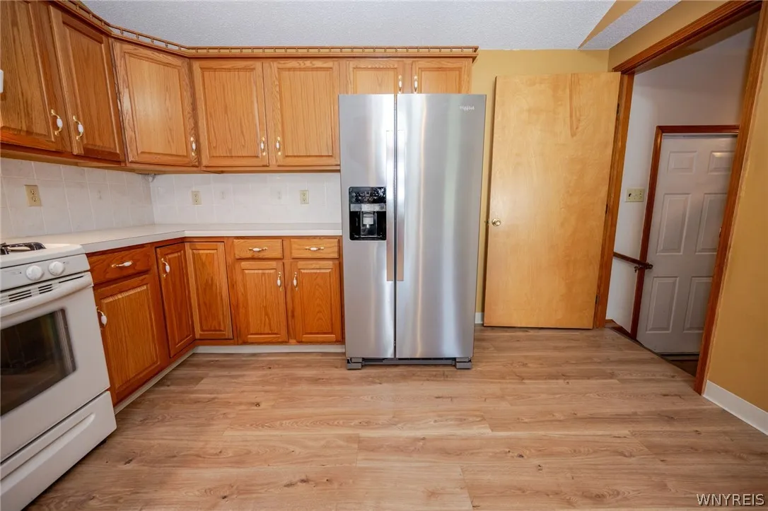 4813 East Highland Parkway, Hamburg, New York 1421, Hamburg, New York 14219, 2 Bedroom Bedrooms, 4 Room Rooms,2 BathroomBathrooms,Residential,For Sale,4813 East Highland Parkway, Hamburg, New York 1421,0,B1723603