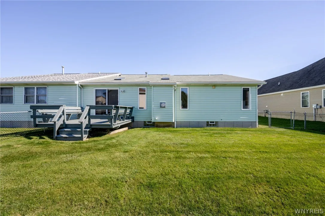4813 East Highland Parkway, Hamburg, New York 1421, Hamburg, New York 14219, 2 Bedroom Bedrooms, 4 Room Rooms,2 BathroomBathrooms,Residential,For Sale,4813 East Highland Parkway, Hamburg, New York 1421,0,B1723603