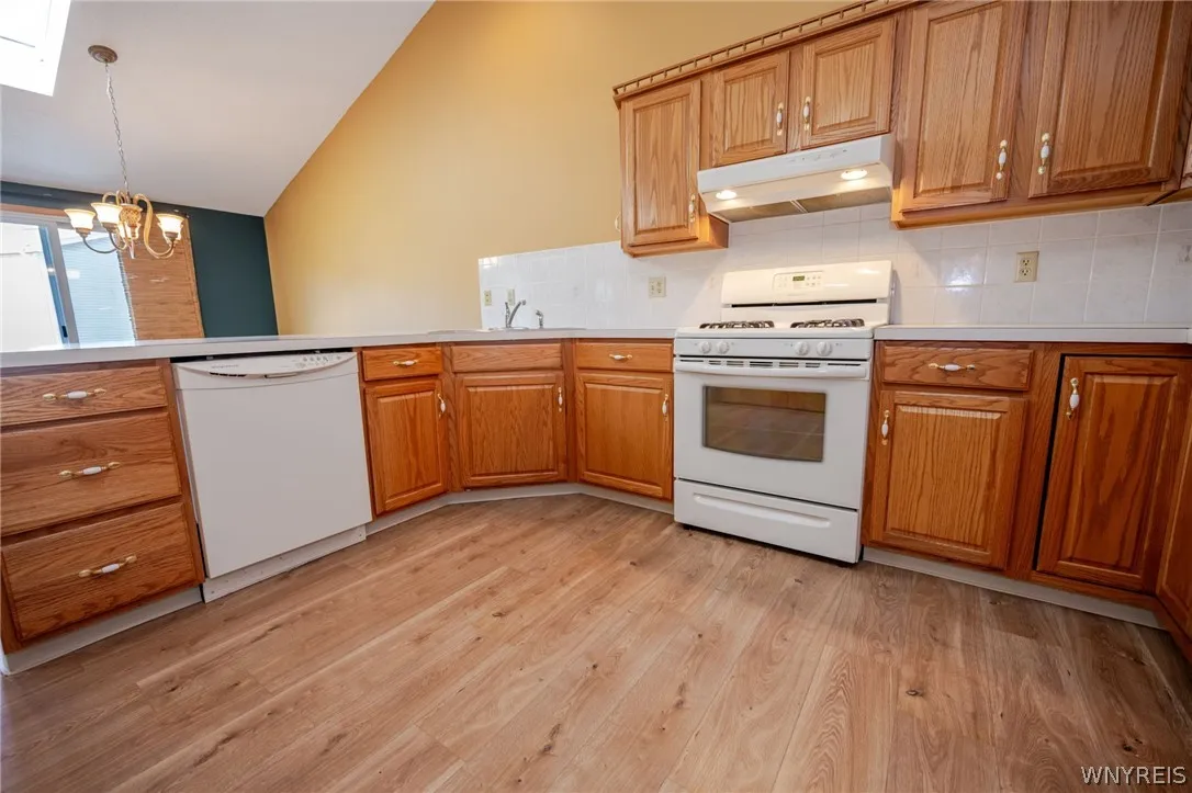 4813 East Highland Parkway, Hamburg, New York 1421, Hamburg, New York 14219, 2 Bedroom Bedrooms, 4 Room Rooms,2 BathroomBathrooms,Residential,For Sale,4813 East Highland Parkway, Hamburg, New York 1421,0,B1723603