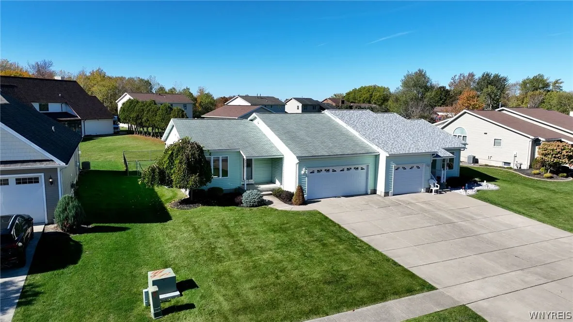 4813 East Highland Parkway, Hamburg, New York 1421, Hamburg, New York 14219, 2 Bedroom Bedrooms, 4 Room Rooms,2 BathroomBathrooms,Residential,For Sale,4813 East Highland Parkway, Hamburg, New York 1421,0,B1723603