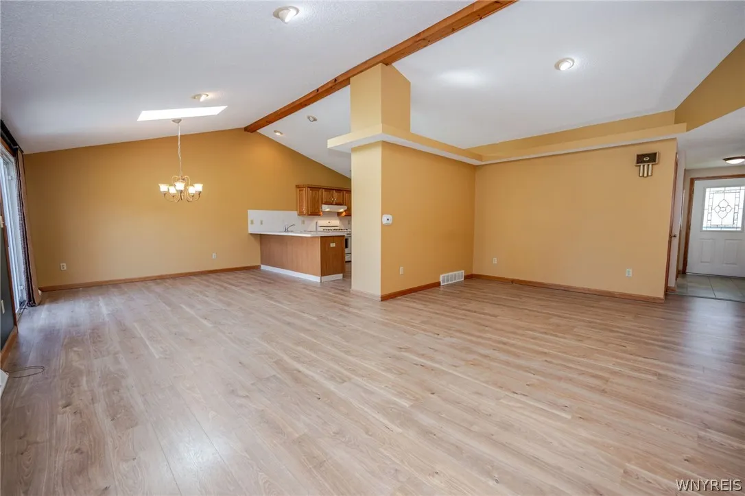 4813 East Highland Parkway, Hamburg, New York 1421, Hamburg, New York 14219, 2 Bedroom Bedrooms, 4 Room Rooms,2 BathroomBathrooms,Residential,For Sale,4813 East Highland Parkway, Hamburg, New York 1421,0,B1723603