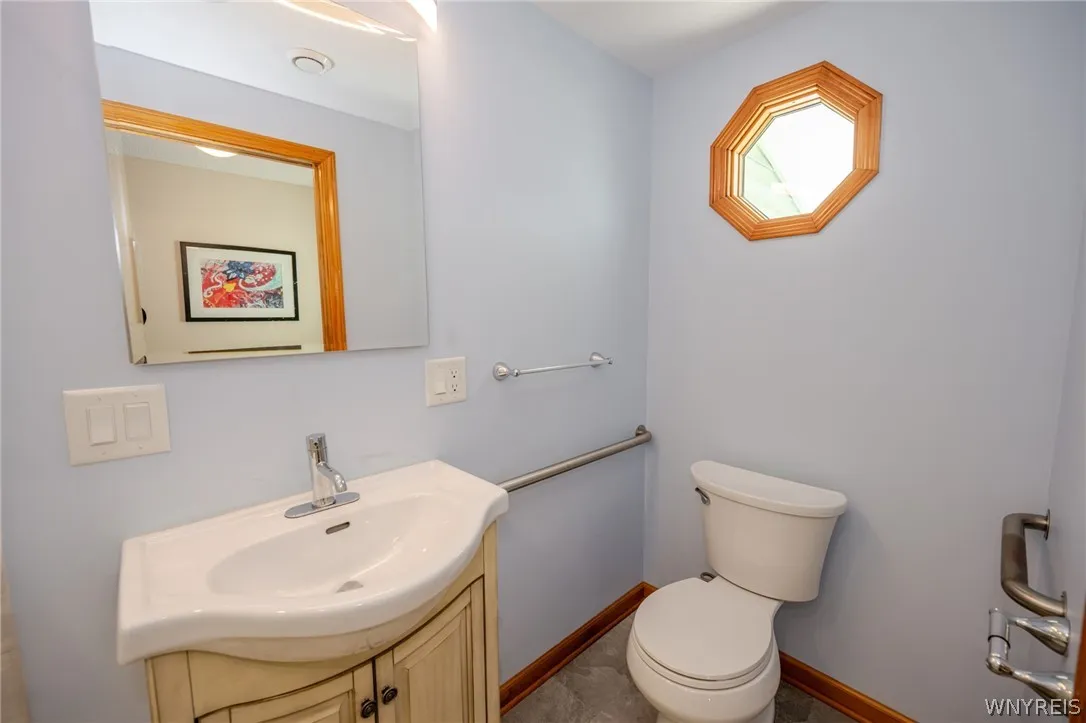 4813 East Highland Parkway, Hamburg, New York 1421, Hamburg, New York 14219, 2 Bedroom Bedrooms, 4 Room Rooms,2 BathroomBathrooms,Residential,For Sale,4813 East Highland Parkway, Hamburg, New York 1421,0,B1723603