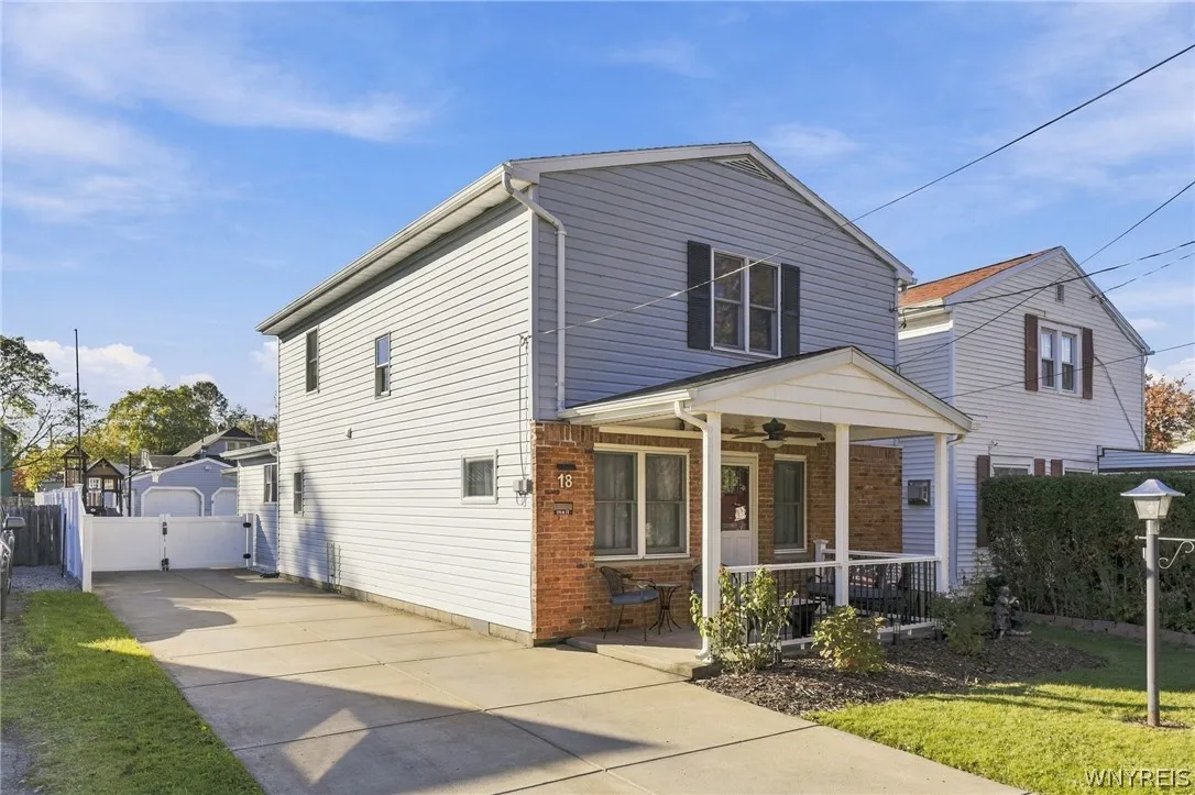 18 Wall Street, Tonawanda, New York 14150, Tonawanda, New York 14150, 3 Bedroom Bedrooms, 9 Room Rooms,2 BathroomBathrooms,Residential,For Sale,18 Wall Street, Tonawanda, New York 14150,0,B1724012