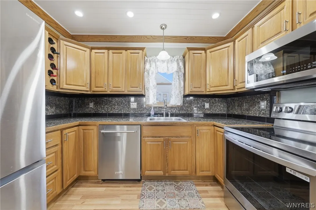 18 Wall Street, Tonawanda, New York 14150, Tonawanda, New York 14150, 3 Bedroom Bedrooms, 9 Room Rooms,2 BathroomBathrooms,Residential,For Sale,18 Wall Street, Tonawanda, New York 14150,0,B1724012