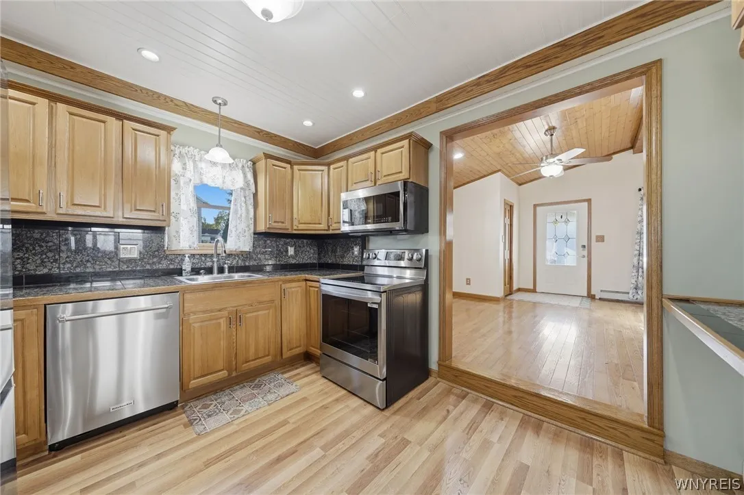 18 Wall Street, Tonawanda, New York 14150, Tonawanda, New York 14150, 3 Bedroom Bedrooms, 9 Room Rooms,2 BathroomBathrooms,Residential,For Sale,18 Wall Street, Tonawanda, New York 14150,0,B1724012