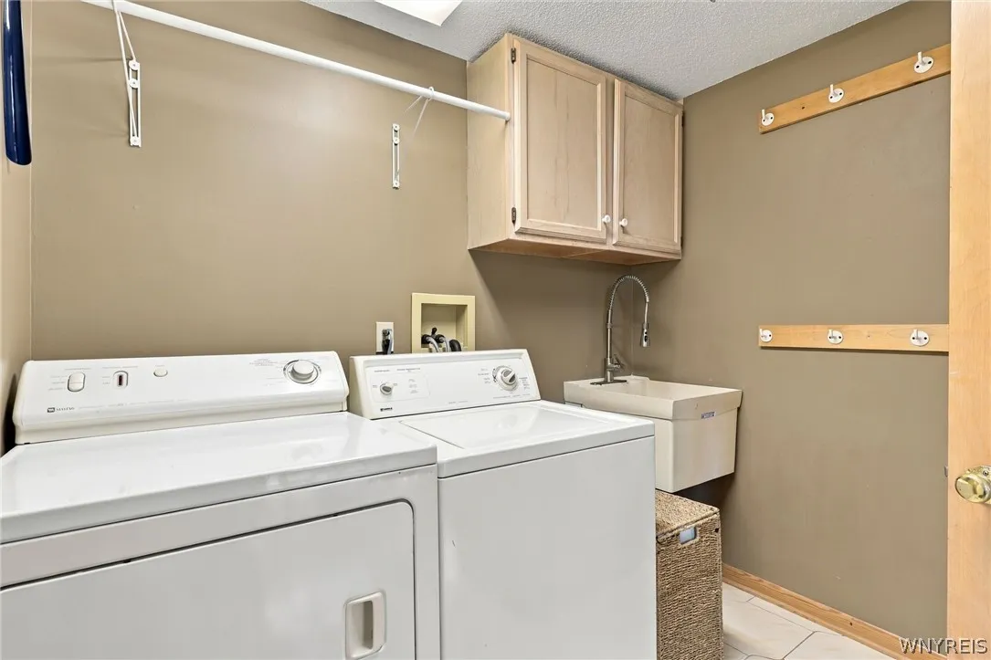 4566 Copperfield Drive, Hamburg, New York 14075, Hamburg, New York 14075, 4 Bedroom Bedrooms, 9 Room Rooms,2 BathroomBathrooms,Residential,For Sale,4566 Copperfield Drive, Hamburg, New York 14075,0,B1724455