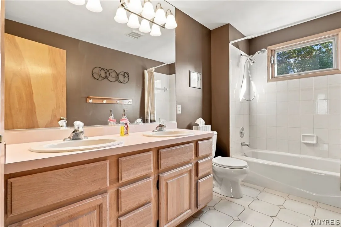 4566 Copperfield Drive, Hamburg, New York 14075, Hamburg, New York 14075, 4 Bedroom Bedrooms, 9 Room Rooms,2 BathroomBathrooms,Residential,For Sale,4566 Copperfield Drive, Hamburg, New York 14075,0,B1724455