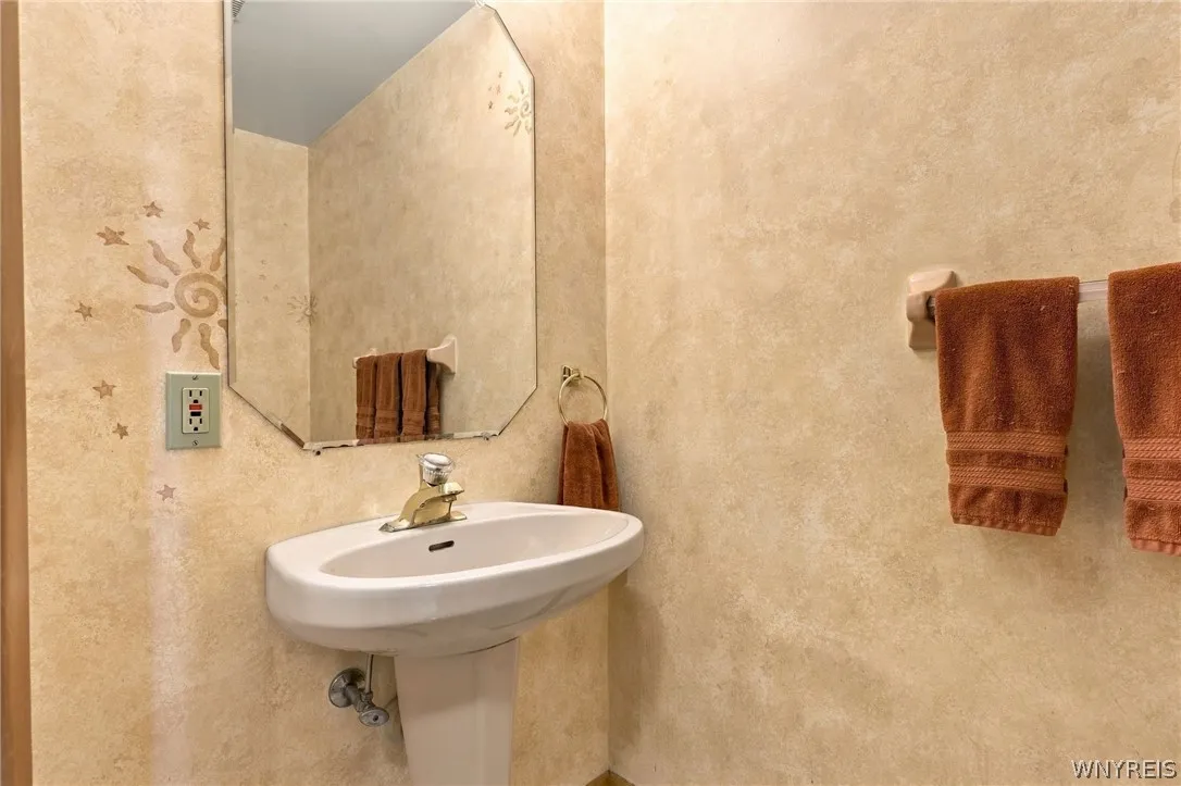 4566 Copperfield Drive, Hamburg, New York 14075, Hamburg, New York 14075, 4 Bedroom Bedrooms, 9 Room Rooms,2 BathroomBathrooms,Residential,For Sale,4566 Copperfield Drive, Hamburg, New York 14075,0,B1724455