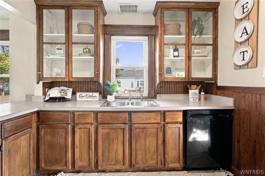 32 Marlowe Avenue, Hamburg, New York 14219, Hamburg, New York 14219, 4 Bedroom Bedrooms, 9 Room Rooms,1 BathroomBathrooms,Residential,For Sale,32 Marlowe Avenue, Hamburg, New York 14219,0,B1724476