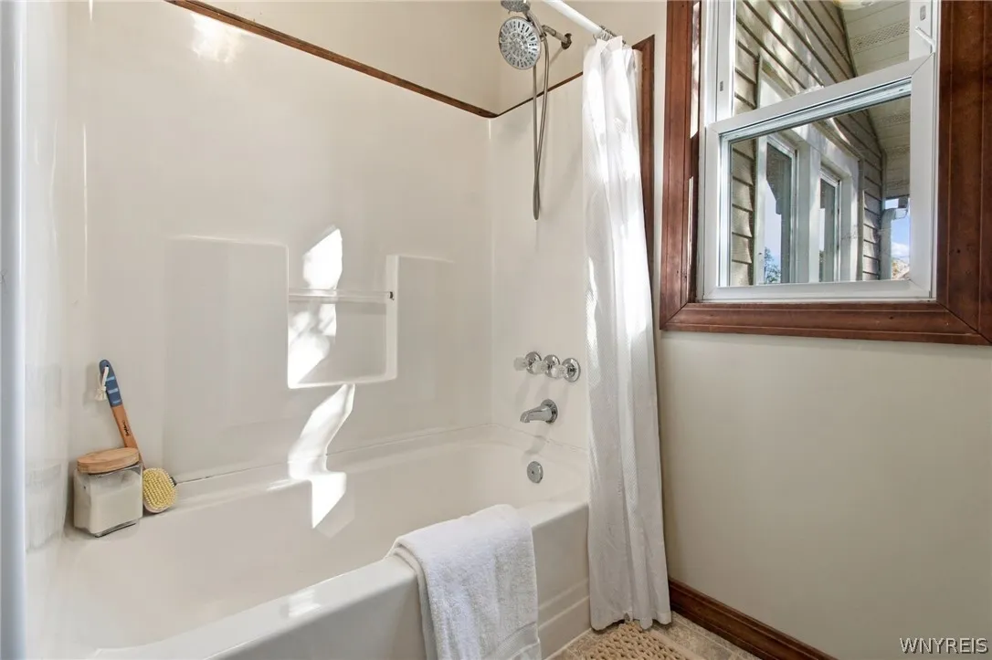 32 Marlowe Avenue, Hamburg, New York 14219, Hamburg, New York 14219, 4 Bedroom Bedrooms, 9 Room Rooms,1 BathroomBathrooms,Residential,For Sale,32 Marlowe Avenue, Hamburg, New York 14219,0,B1724476