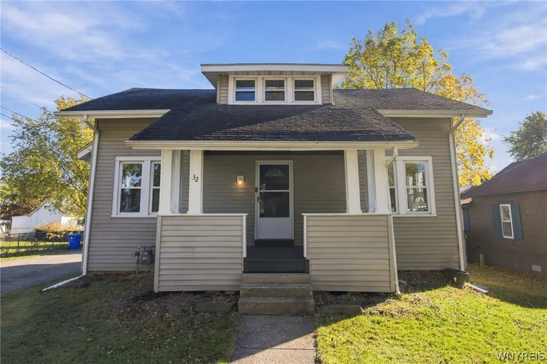 32 Marlowe Avenue, Hamburg, New York 14219, Hamburg, New York 14219, 4 Bedroom Bedrooms, 9 Room Rooms,1 BathroomBathrooms,Residential,For Sale,32 Marlowe Avenue, Hamburg, New York 14219,0,B1724476