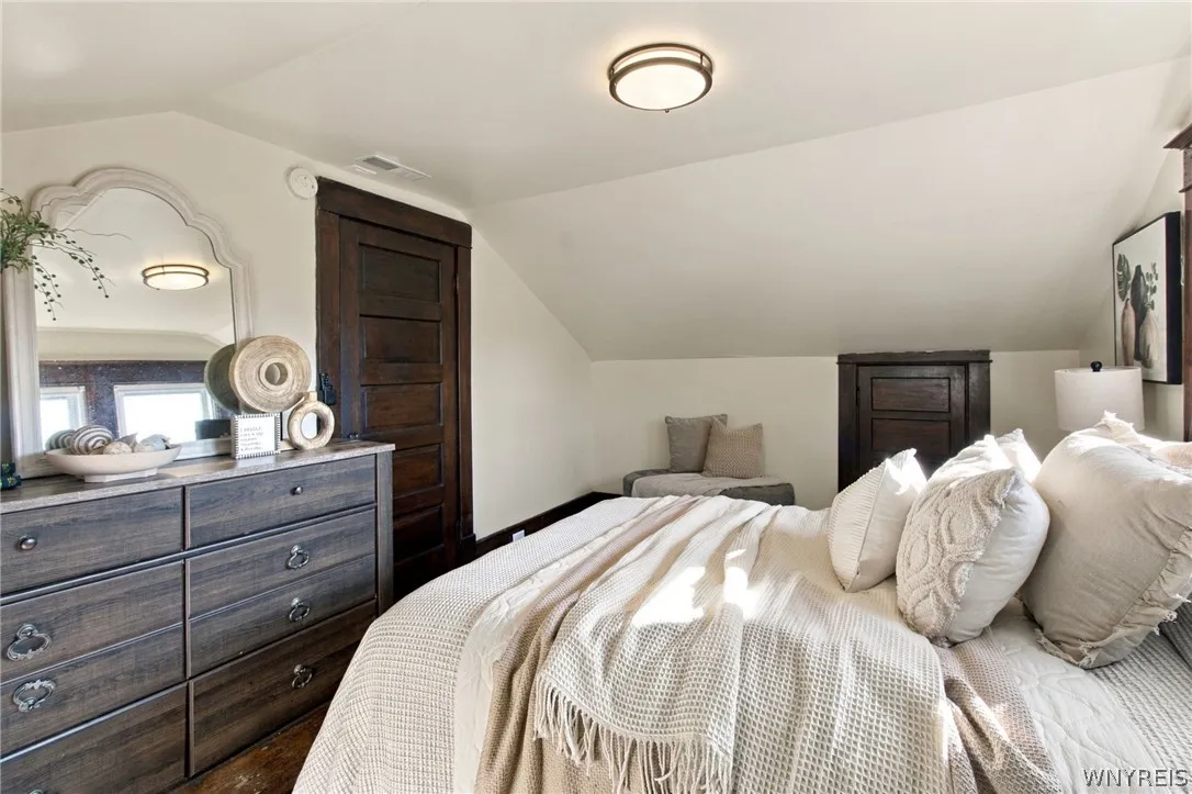 32 Marlowe Avenue, Hamburg, New York 14219, Hamburg, New York 14219, 4 Bedroom Bedrooms, 9 Room Rooms,1 BathroomBathrooms,Residential,For Sale,32 Marlowe Avenue, Hamburg, New York 14219,0,B1724476
