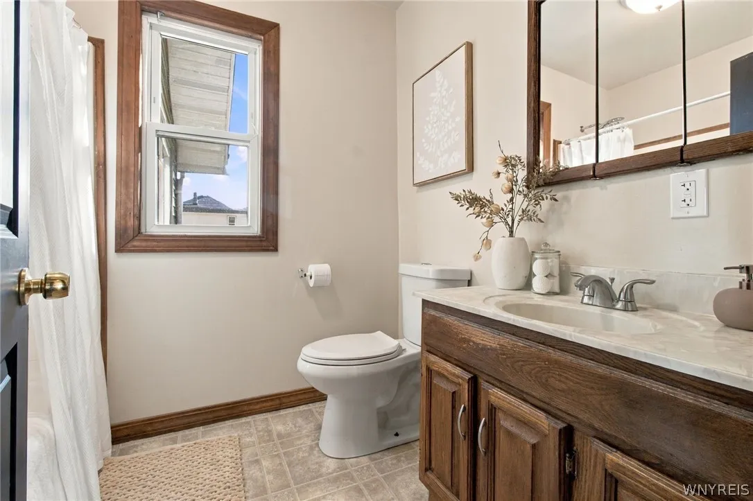 32 Marlowe Avenue, Hamburg, New York 14219, Hamburg, New York 14219, 4 Bedroom Bedrooms, 9 Room Rooms,1 BathroomBathrooms,Residential,For Sale,32 Marlowe Avenue, Hamburg, New York 14219,0,B1724476