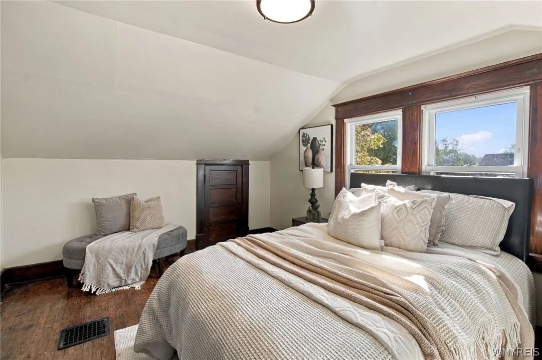32 Marlowe Avenue, Hamburg, New York 14219, Hamburg, New York 14219, 4 Bedroom Bedrooms, 9 Room Rooms,1 BathroomBathrooms,Residential,For Sale,32 Marlowe Avenue, Hamburg, New York 14219,0,B1724476