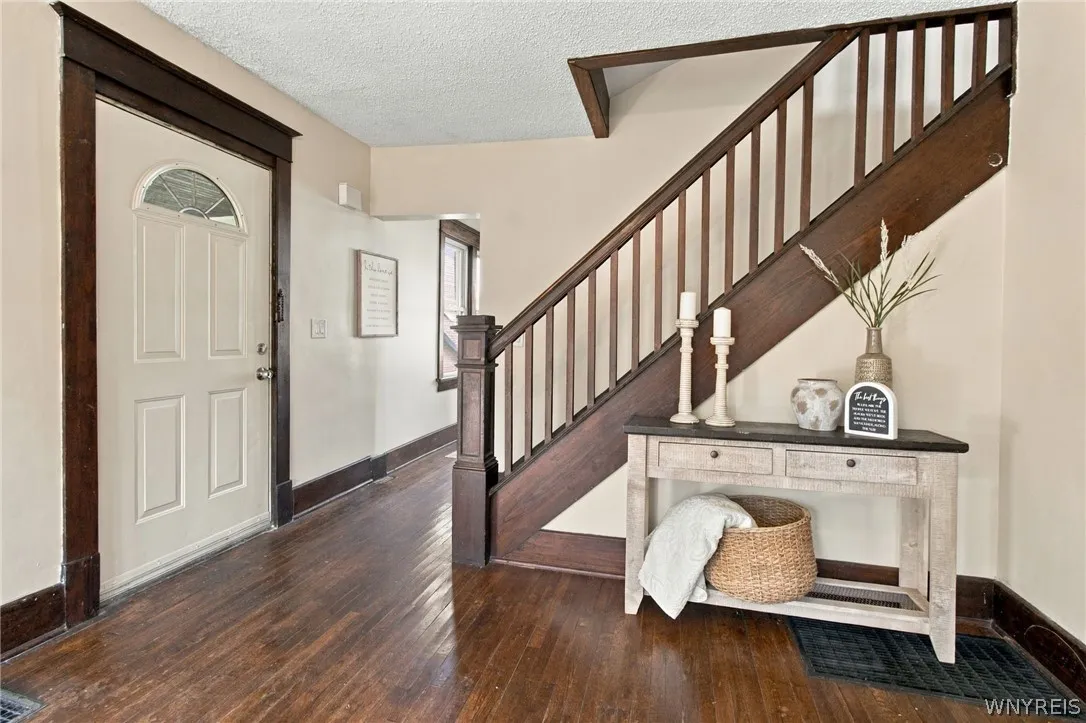 32 Marlowe Avenue, Hamburg, New York 14219, Hamburg, New York 14219, 4 Bedroom Bedrooms, 9 Room Rooms,1 BathroomBathrooms,Residential,For Sale,32 Marlowe Avenue, Hamburg, New York 14219,0,B1724476