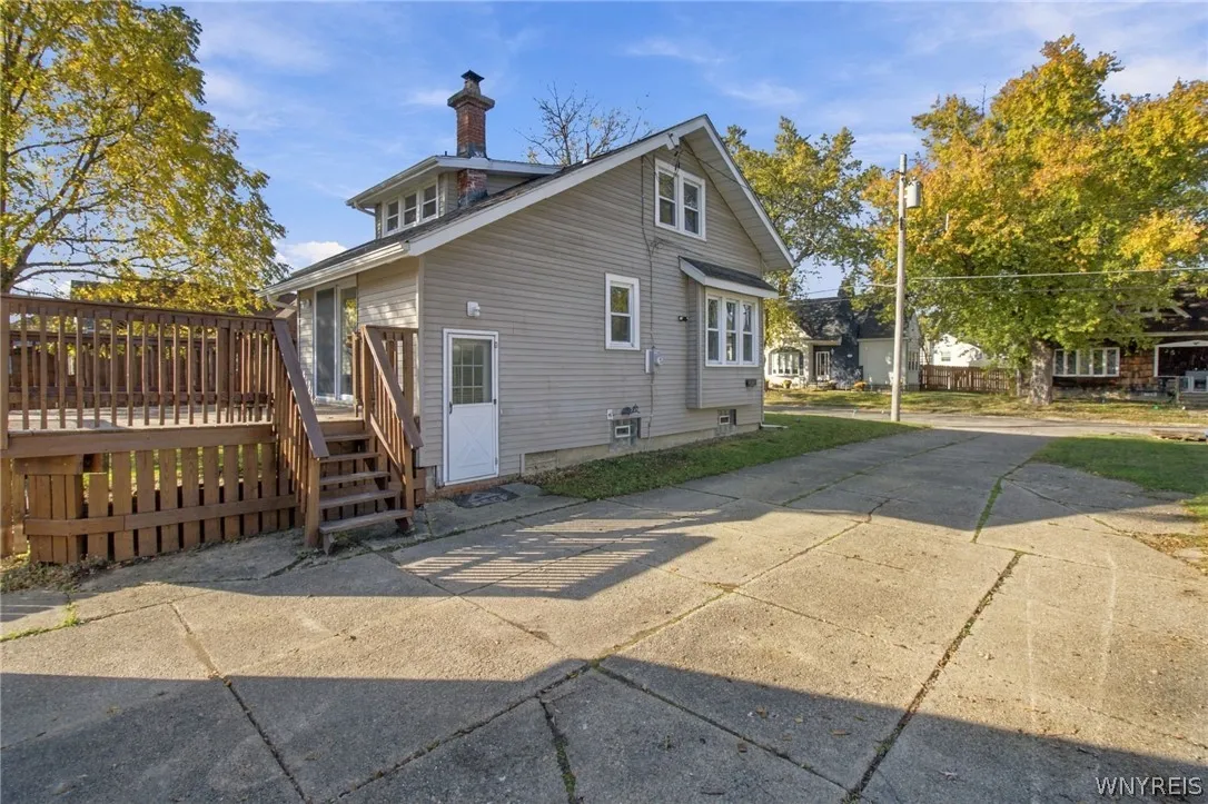 32 Marlowe Ave