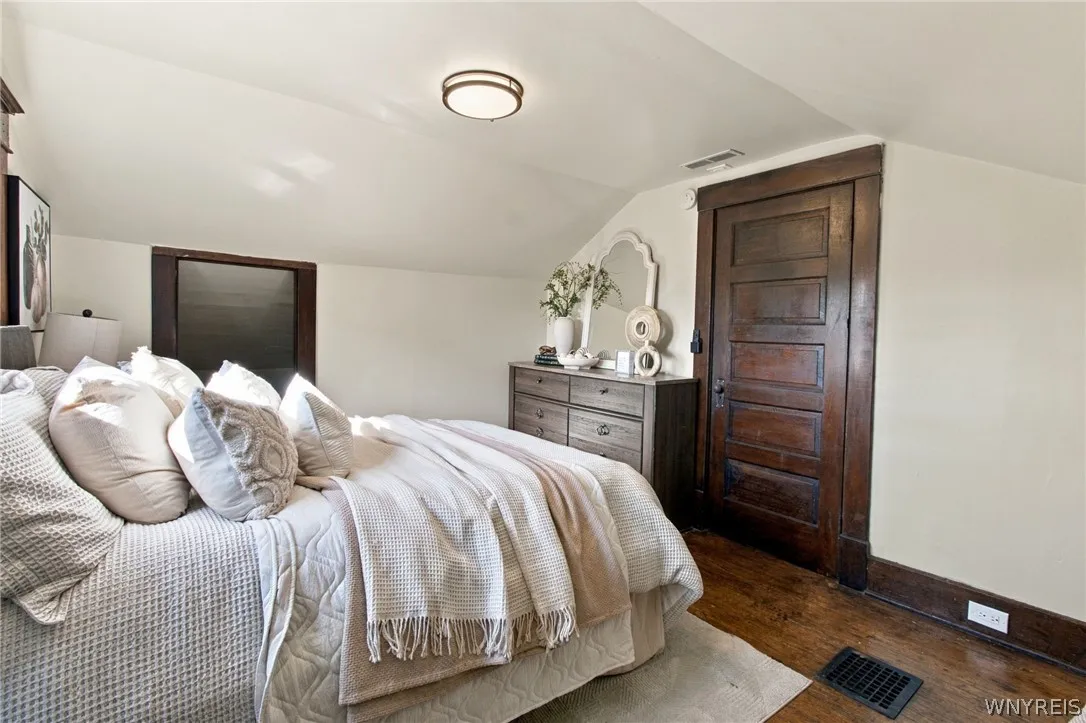 32 Marlowe Avenue, Hamburg, New York 14219, Hamburg, New York 14219, 4 Bedroom Bedrooms, 9 Room Rooms,1 BathroomBathrooms,Residential,For Sale,32 Marlowe Avenue, Hamburg, New York 14219,0,B1724476
