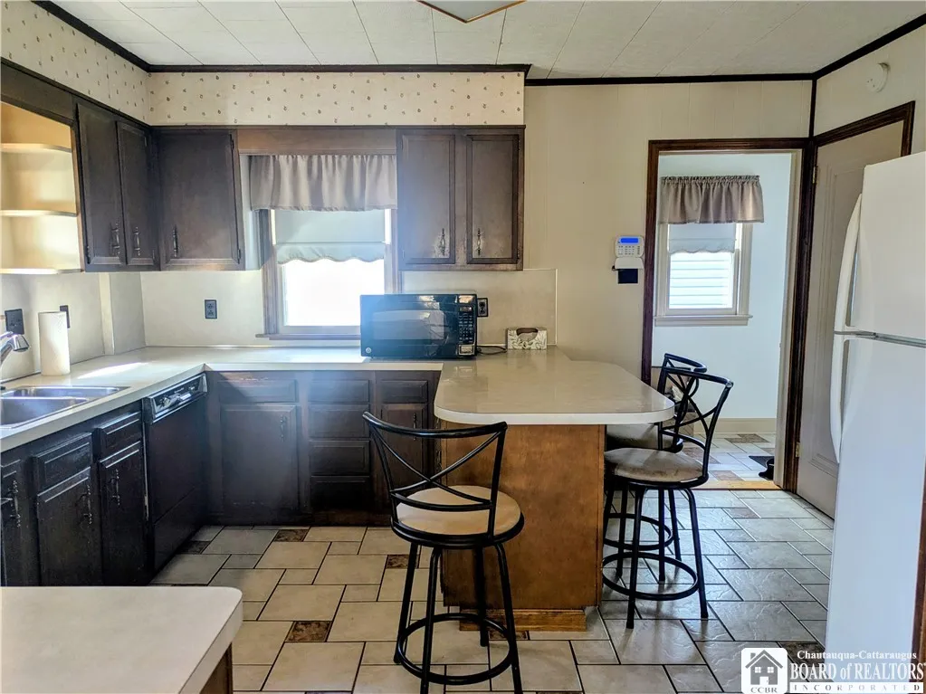 98 Elm Street, Jamestown, New York 14701, Jamestown, New York 14701, 3 Bedroom Bedrooms, 7 Room Rooms,1 BathroomBathrooms,Residential,For Sale,98 Elm Street, Jamestown, New York 14701,0,R1724538
