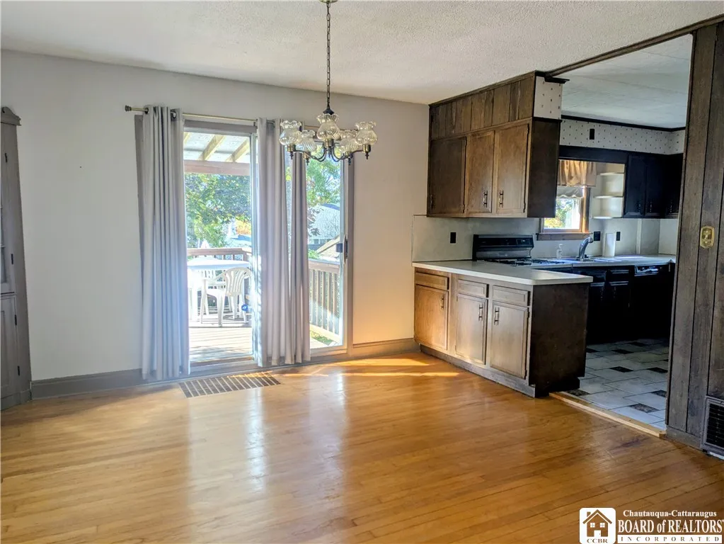 98 Elm Street, Jamestown, New York 14701, Jamestown, New York 14701, 3 Bedroom Bedrooms, 7 Room Rooms,1 BathroomBathrooms,Residential,For Sale,98 Elm Street, Jamestown, New York 14701,0,R1724538