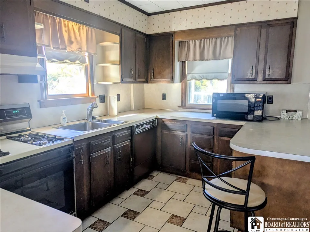 98 Elm Street, Jamestown, New York 14701, Jamestown, New York 14701, 3 Bedroom Bedrooms, 7 Room Rooms,1 BathroomBathrooms,Residential,For Sale,98 Elm Street, Jamestown, New York 14701,0,R1724538