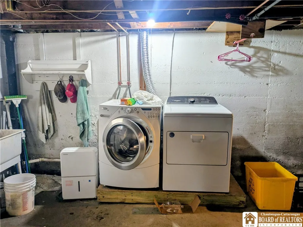 98 Elm Street, Jamestown, New York 14701, Jamestown, New York 14701, 3 Bedroom Bedrooms, 7 Room Rooms,1 BathroomBathrooms,Residential,For Sale,98 Elm Street, Jamestown, New York 14701,0,R1724538