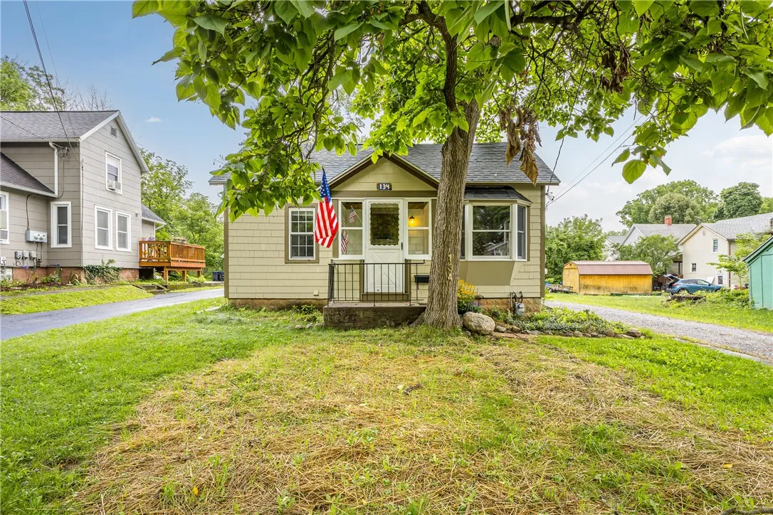 134 Clark Street, Canandaigua City, New York 14424, Canandaigua City, New York 14424, 2 Bedroom Bedrooms, 5 Room Rooms,1 BathroomBathrooms,Residential,For Sale,134 Clark Street, Canandaigua City, New York 14424,0,R1724399