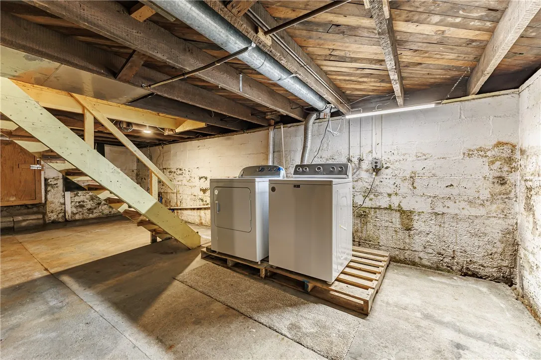 134 Clark Street, Canandaigua City, New York 14424, Canandaigua City, New York 14424, 2 Bedroom Bedrooms, 5 Room Rooms,1 BathroomBathrooms,Residential,For Sale,134 Clark Street, Canandaigua City, New York 14424,0,R1724399
