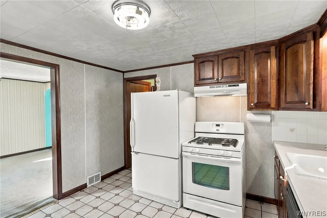 51 Orchard Avenue, Hamburg, New York 14219, Hamburg, New York 14219, 3 Bedroom Bedrooms, 6 Room Rooms,1 BathroomBathrooms,Residential,For Sale,51 Orchard Avenue, Hamburg, New York 14219,0,B1724458
