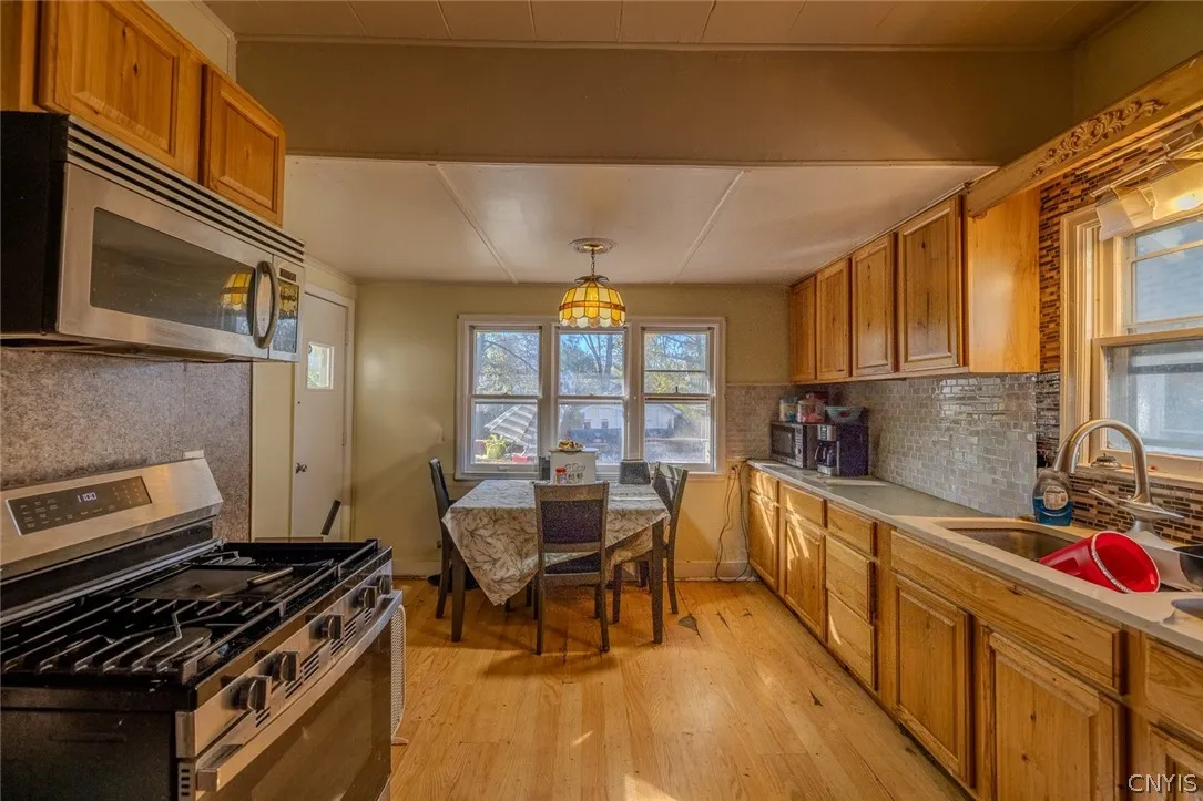 130 Reed Ave Avenue, Syracuse, New York 13207, Syracuse, New York 13207, 2 Bedroom Bedrooms, 5 Room Rooms,1 BathroomBathrooms,Residential,For Sale,130 Reed Ave Avenue, Syracuse, New York 13207,0,S1724625
