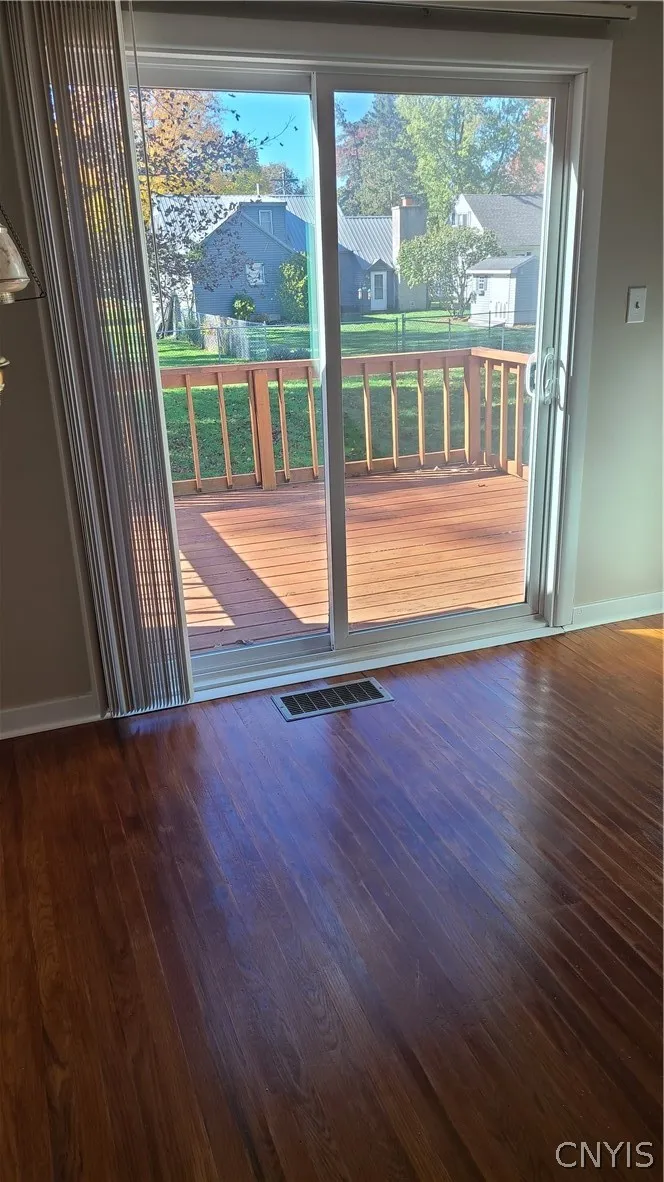 127 Crystal Drive, Clay, New York 13212, Clay, New York 13212, 3 Bedroom Bedrooms, 6 Room Rooms,1 BathroomBathrooms,Residential Lease,For Rent,127 Crystal Drive, Clay, New York 13212,0,S1724561