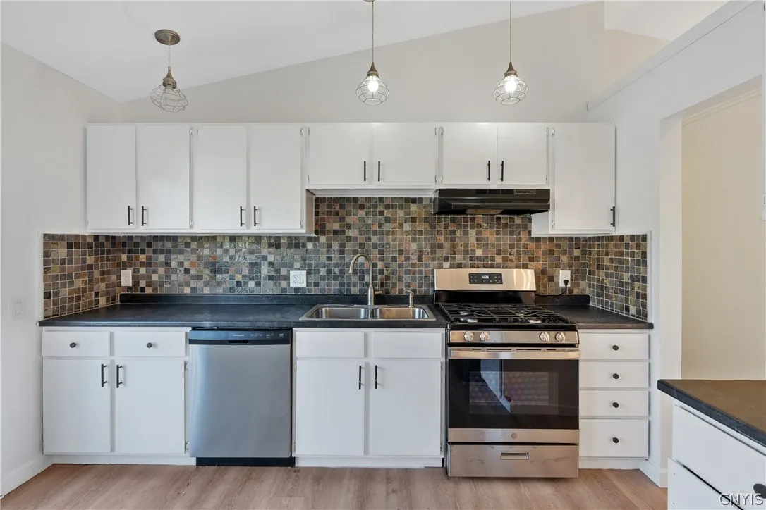 3191 Fields End Drive, Lysander, New York 13027, Lysander, New York 13027, 3 Bedroom Bedrooms, 7 Room Rooms,2 BathroomBathrooms,Residential,For Sale,3191 Fields End Drive, Lysander, New York 13027,0,S1724045