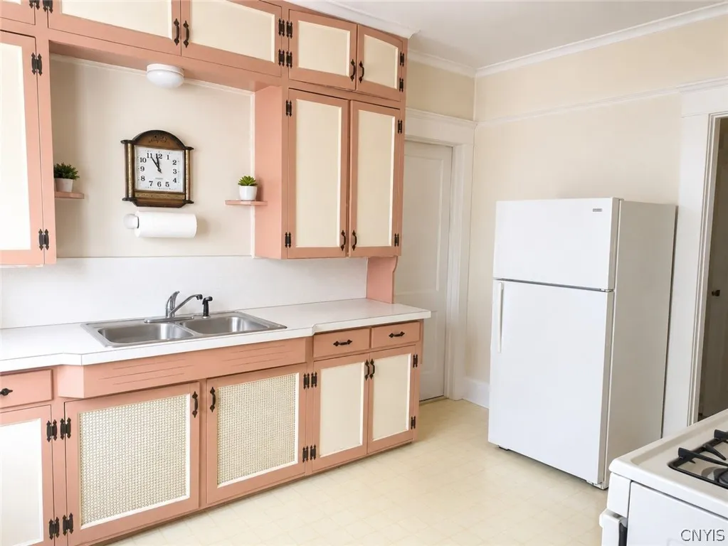 164-66 Loma Avenue, Syracuse, New York 13208, Syracuse, New York 13208, 4 Bedroom Bedrooms, ,2 BathroomBathrooms,Residential,For Sale,164-66 Loma Avenue, Syracuse, New York 13208,0,S1724745