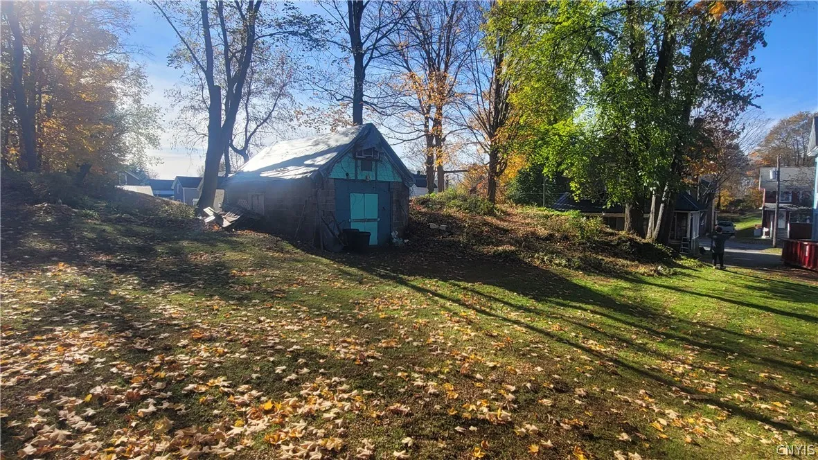 Shed / workshop in backyard