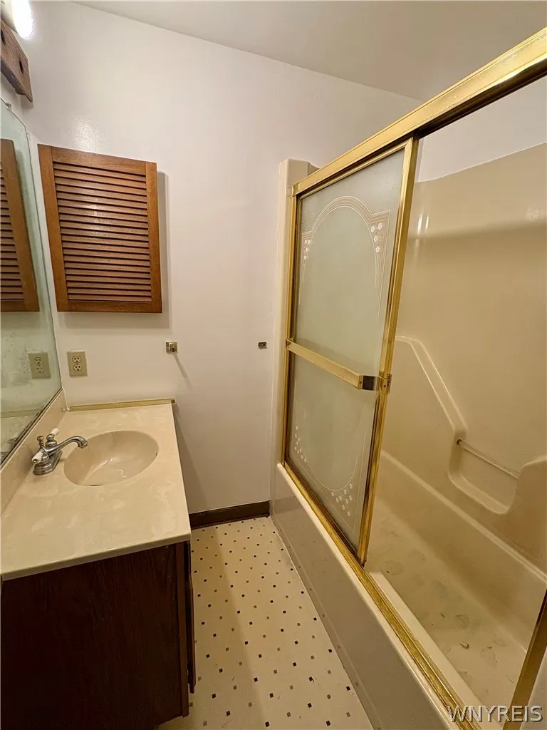 138 Rebecca Park, Buffalo, New York 14207, Buffalo, New York 14207, 3 Bedroom Bedrooms, 5 Room Rooms,1 BathroomBathrooms,Residential,For Sale,138 Rebecca Park, Buffalo, New York 14207,0,B1724588